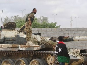 Libya ordusu Trablus'un güneyinde ilerliyor