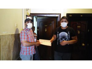 LGS’ye girecek öğrencilere maske ve deneme sınavı dağıtıldı