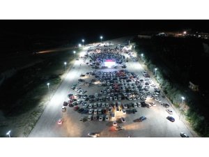 Nevşehir’de yüzlerce araç “Arabalı Sinema Günleri” nde buluştu