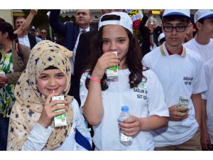 Türkiye Süt Üreticileri Merkez Birliği Yönetim Kurulu Üyesi Şimşek: “Sütümüzü en doğal şekilde tüketiciye ulaştırıyoruz”