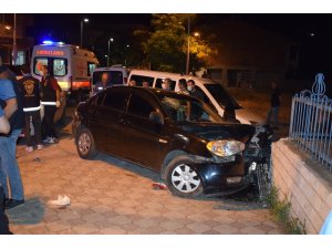 Polisin "dur" ihtarına uymadı kaza yaptı: 1 yaralı