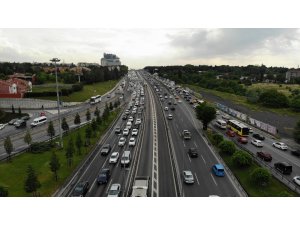 Normalleşme sürecinin ilk gününde İstanbul trafiği havadan görüntülendi