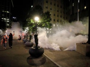 George Floyd protestoları büyüyor: Beyaz Saray önünde çatışmalar yaşandı