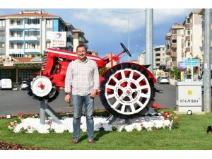Cumhuriyet dönemine ait antika traktör Başkan Yüksel ile hayata döndü