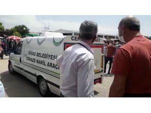 Cenaze nakil aracının şoförü kazada öldü