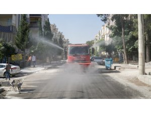 Haliliye’de cadde ve sokaklar köpüklü suyla yıkandı