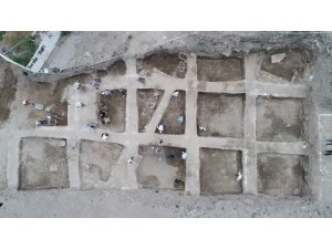 4 bin yıllık toprak kalede arkeolojik kazı