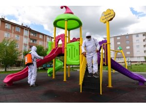 Yakutiye’deki  parklar çocuklar için yeniden dezenfekte edildi