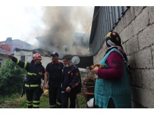 İzmit’teki yangında evsiz kalan 3 aile barınma merkezine yerleştirildi