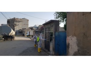 Cizre’de karantinadaki apartman ve sokaklar dezenfekte edildi