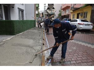 İzmit Belediyesi ekipleri çalışmalarını sürdürüyor