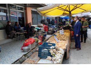 Vali Seddar Yavuz pazar alanını denetledi
