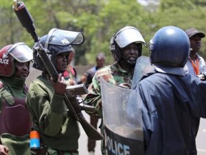 Kenya'da corona virüs yasağına uymayan 15 kişi öldürüldü