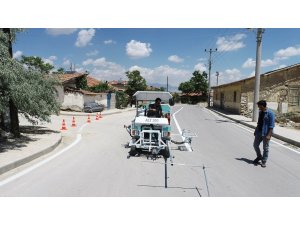 Karaman’da belediyenin yol çizgi çalışması