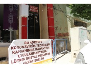 Kızıltepe’de karantinaya alınan adreslerde pankartlı önlem