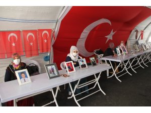 Evlat nöbetindeki ailelerden vekillikleri düşürülen HDP’lilerin tutuklanmasına destek