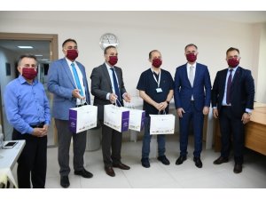 Çocuk hastaların maskeleri teslim edildi
