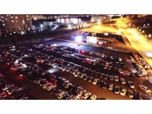 Başakşehir’de arabada sinema akşamlarına yoğun ilgi
