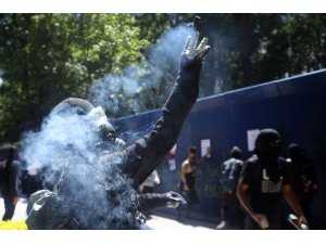 Meksika’da protestocular ABD büyükelçiliğine saldırdı
