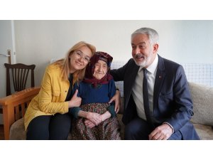 105 yaşında ilk kez bir belediye başkanını misafir etti
