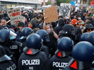 Almanya’da göstericilere "polis müdahalesi"