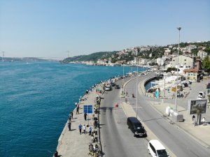 İstanbullular sahile akın etti, yoğunluk havadan görüntülendi