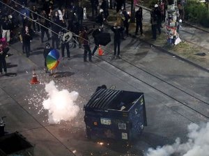 Seattle'daki göstericiler belediye ve meclis binalarını işgal etti: Trump'tan sert çıkış