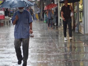 Beklenen yağmur Edirne’de başladı, İstanbul’a geliyor