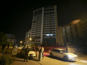 Ankara'da zemininde çatlak oluşan 18 katlı bina boşaltıld