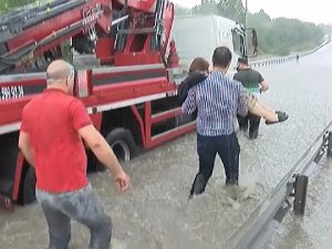 İstanbul'da şiddetli yağış ve dolu