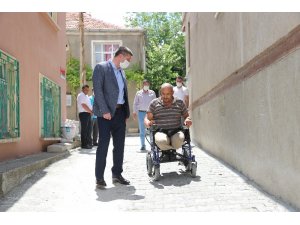 Başkan Ercengiz, engelli vatandaşa verdiği akülü araba sözünü yerine getirdi