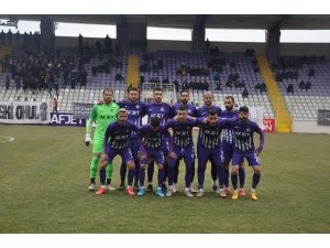 Afjet Afyonspor futbol takımı top başı yapıyor