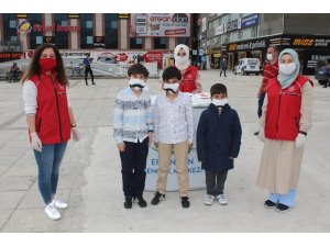 Erzincan’da çocuklara özel tasarım maske