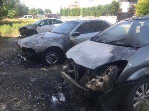 Konya’da park halindeki 4 araç kundaklandı