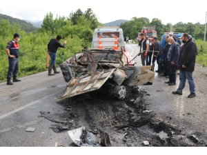 Bolu’da, tırla çarpışan otomobil sürücü yanan araçta can verdi
