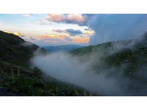 Bilbilan’da etkili olan sis görsel şölen oluşturdu