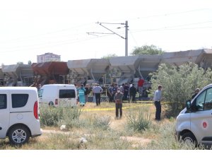 Yük treninin çarptığı adam öldü