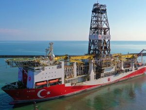 Türkiye'nin ilk yerli sondaj gemisi 'Fatih' Trabzon Limanı'ndan ayrıldı