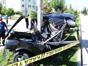 Kızlarını YKS'ye girecekleri okula götüren sürücünün otomobili kaza yaptı: 5 yaralı