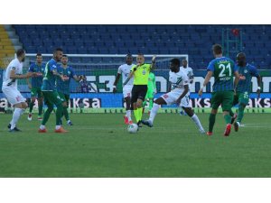Süper Lig: Çaykur Rizespor: 1 - Yukatel Denizlispor: 2 (İlk yarı)