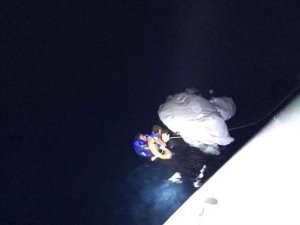 Ayvalık açıklarında sığınmacıları taşıyan bot battı