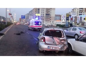 Diyarbakır’da kadın sürücü başka araç tarafından sıkıştırıldı: 2 yaralı