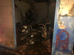 Ankara’da motosiklet tamircisinde çıkan yangında 2 dükkan kül oldu