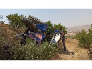 Gercüş’te traktör devrildi: 1’i ağır 2 yaralı