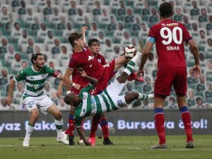 TFF 1. Lig: Bursaspor: 0 - Altınordu: 0 (İlk yarı sonucu)