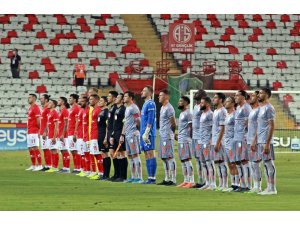 Süper Lig: Antalyaspor: 0 - Medipol Başakşehir: 0 (İlk yarı)