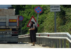 Samsun’da hayat kadınları otostop çekmeye devam ediyor