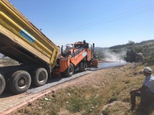 Manisa’da 11 kilometrelik grup yolunda asfalt uygulaması başladı