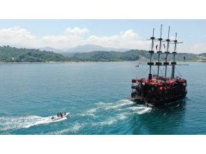 Akçakoca Belediyesi’ne ait gezi teknesi Karadeniz turlarına başladı