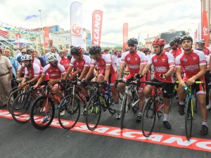 200 profesyonel bisikletli şehit Ömer Halisdemir için padel çevirecek